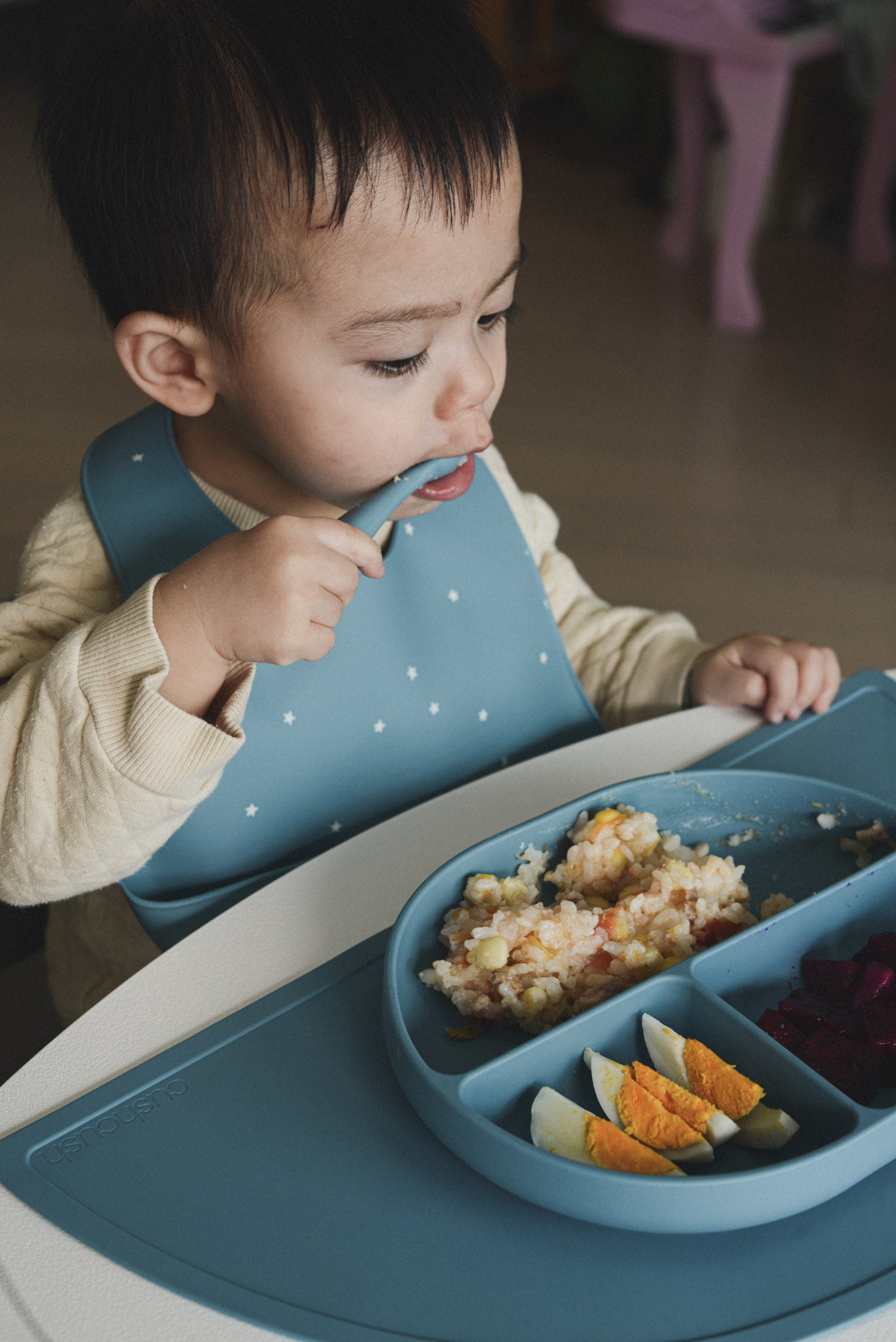suction plate | pastel blue